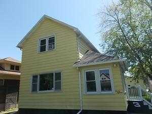 715 Park Pl, Clinton, IA 52732-3809