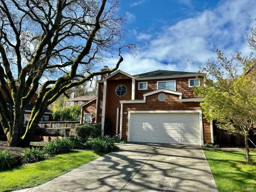 2647 Lago Oaks Dr, Santa Rosa, CA 95405-9100