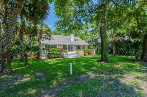 223 Sea Marsh Dr, Johns Island, SC 29455-5526
