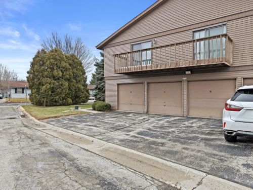 6970 Raintree Ct, Milwaukee WI  53223-5274 exterior