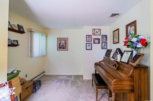 11 Garden St, Holtsville NY  11742-1408 exterior