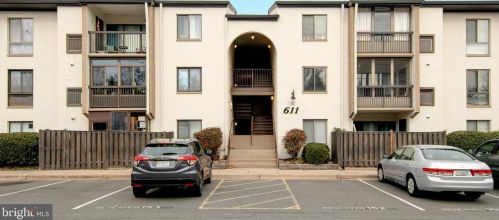 611 Center St, Herndon, VA 20170-5009