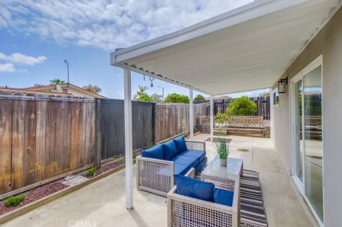 3707 Balboa Dr, Oceanside CA  92056-3947 exterior