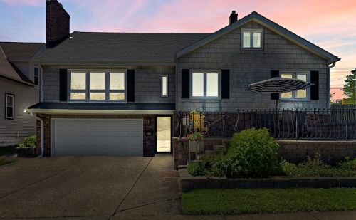 5421 Lake Dr, Cudahy, WI 53110-2022