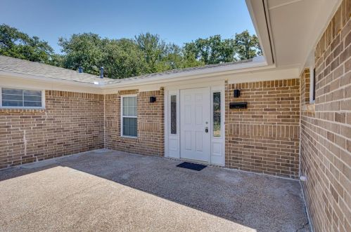 500 Martin Ln, Euless TX  76040-4734 exterior