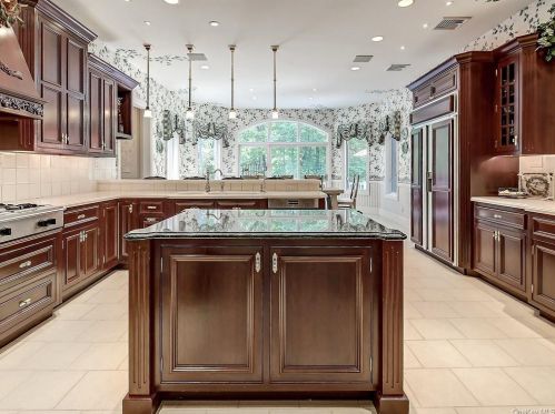 63 Salierno Rd, Tuxedo Park NY  10987-4712 exterior