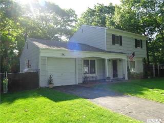 23 Scott Ave, Selden, NY 11784-1519