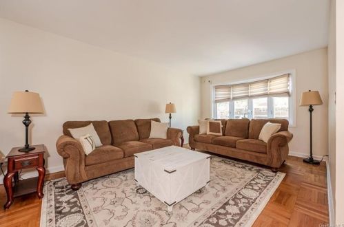 1856 Williamsbridge Rd, Bronx, NY 10461-6206