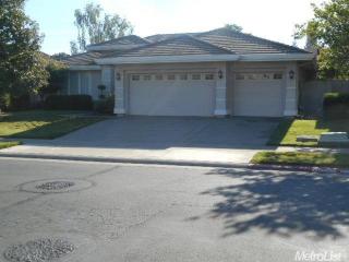 2112 Heritage Dr, Roseville, CA 95678-3402
