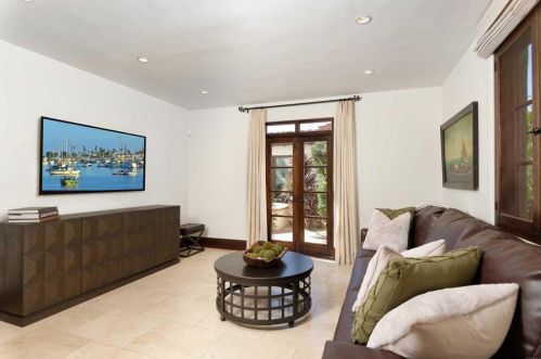 2900 Nichols St, San Diego CA 92106-3426 exterior