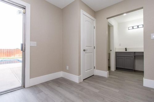 1812 Golf Rd, Turlock CA  95380-9746 exterior