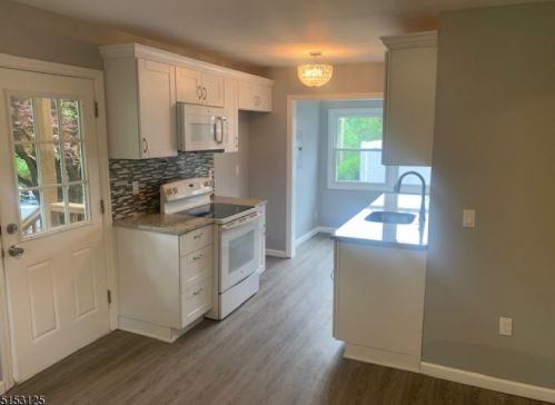 1 Adams Trl, Hopatcong NJ  07843-1202 exterior
