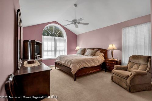 5 Winding River Rd, Lakewood NJ  08701-5734 exterior