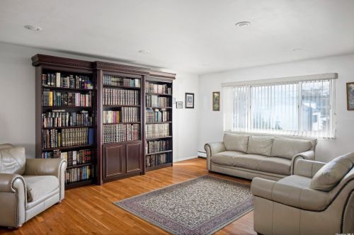 534 Harbor Dr, Cedarhurst, NY 11516-1014