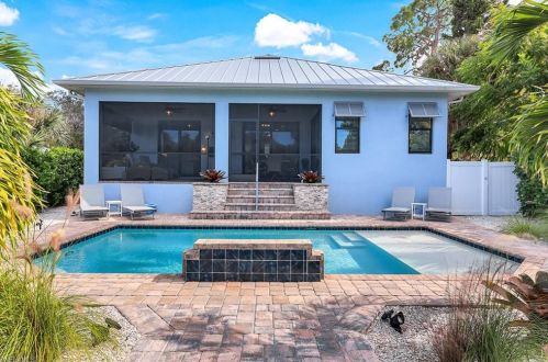 109 Cocohatchee St, Naples, FL 34110-1608
