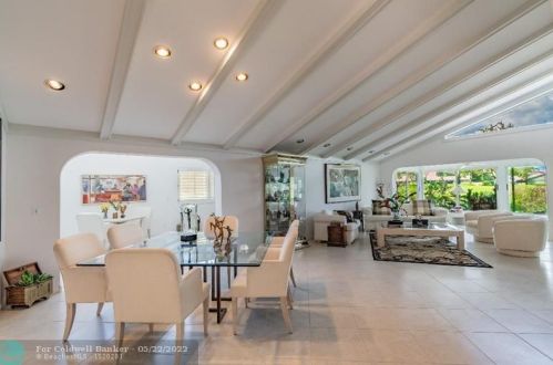 28 Glens Dr, Boynton Beach FL  33436-6207 exterior