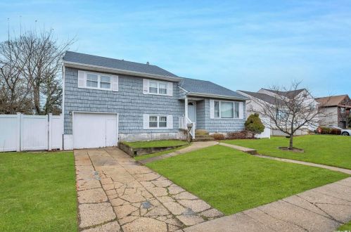 498 Mark Ln, North Wantagh, NY 11793-1427
