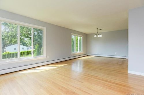 7 Bayberry Ln, Groton CT  06340-6001 exterior