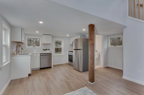 97 Main St, Mashpee MA 02649-2045 exterior