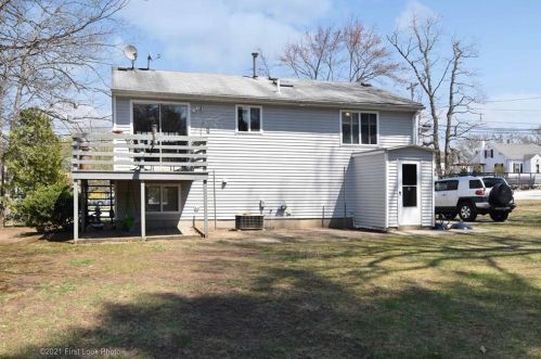 160 Howard Ave, Coventry RI  02816-7742 exterior