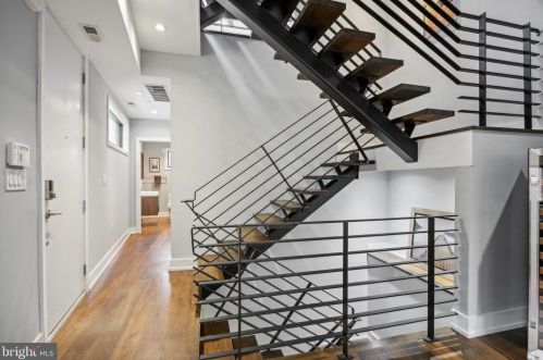 310 Fairmount Ave, Philadelphia PA  19123-2931 exterior