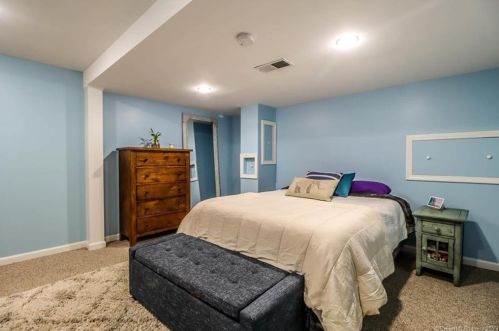 4 Pond View Dr, Brookfield Center CT  06804-3427 exterior