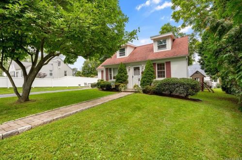 106 Oak Cir, Mahopac NY  10541-4146 exterior