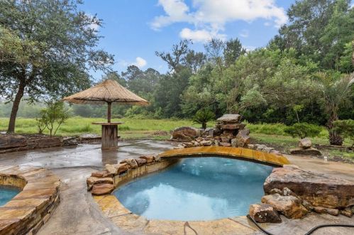 511 County Road 6510, Mont Belvieu TX  exterior