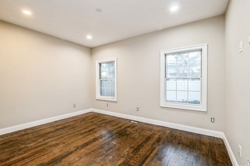 57 Bobwhite Ln, Hicksville NY  11801-4520 exterior