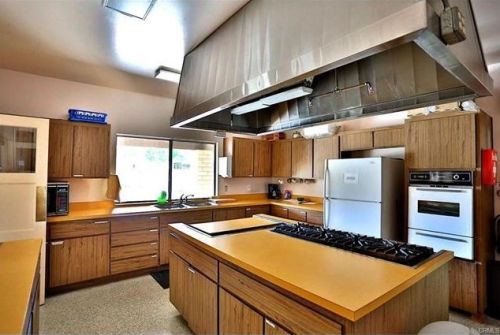 18601 Newland St, Huntington Beach CA  92646-1848 exterior