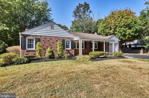 16 Westover Cir, Wilmington, DE 19807-2975