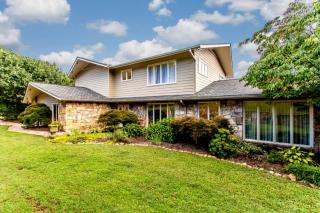 11124 Crown Point Dr, Knoxville, TN 37934-4015