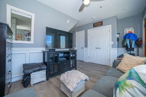 695 9th St, North Lindenhurst NY  11757-5543 exterior
