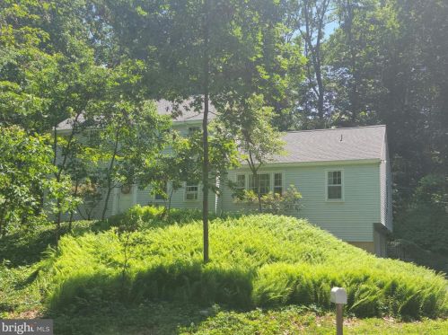 452 Laurel Dr, Swatara, PA 17033-2627