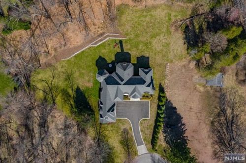 243 Glen Pl, Franklin Lakes NJ  07417-2707 exterior