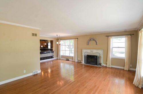 7211 Pershing Blvd, Kenosha, WI 53142-1905