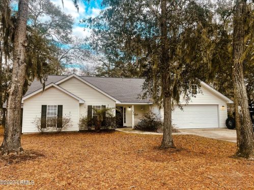 19 Sherwood Ln, Beaufort, SC 29907-1382
