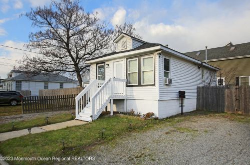 243 Seabreeze Ave, Middletown NJ  07748-5471 exterior