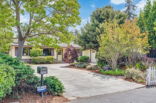 707 Benvenue Ave, Los Altos, CA 94024-4015