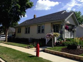1418 78th Pl, Kenosha, WI 53143-5928