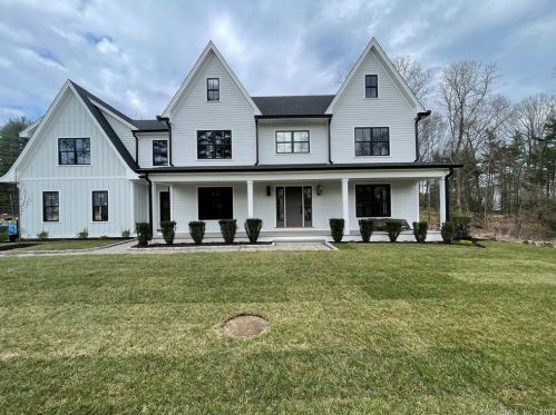 55 Aspen Ln, Stamford, CT 06903-3033