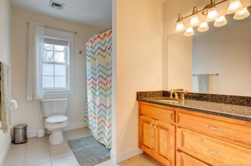 14 Farm Ridge Rd, Unionville CT  06013-2018 exterior