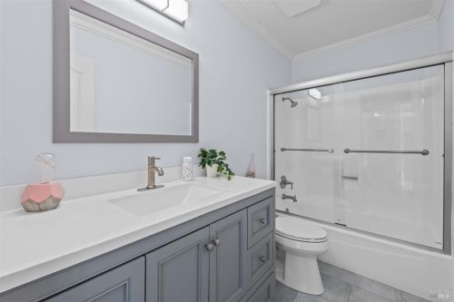 221 Alamo Dr, Vacaville CA  95688-2423 exterior