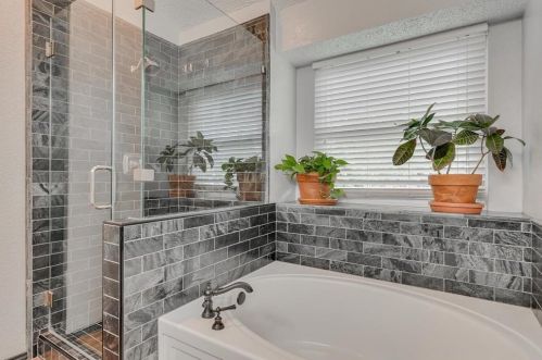 1401 Sedalia Ct, Lewisville TX  75028-2136 exterior