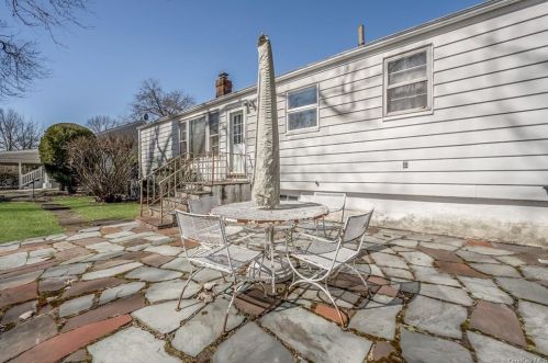87 Daisy Farms Dr, New Rochelle NY  10804-1036 exterior