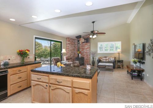 1529 Montecito Vis, Alpine CA  91901-2317 exterior