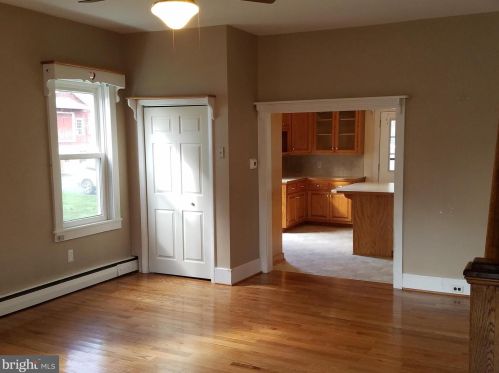 27 Market St, Eshcol, PA 17062-9572