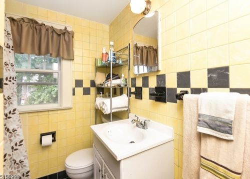 233 3 Ave, Manville NJ  08835-1314 exterior