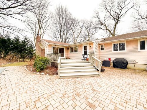 3 Josephine Ln, Northport NY  11768-2706 exterior