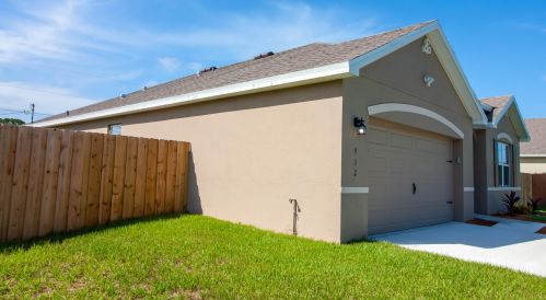 932 Fenway Rd, Fort Pierce, FL 34953-2301